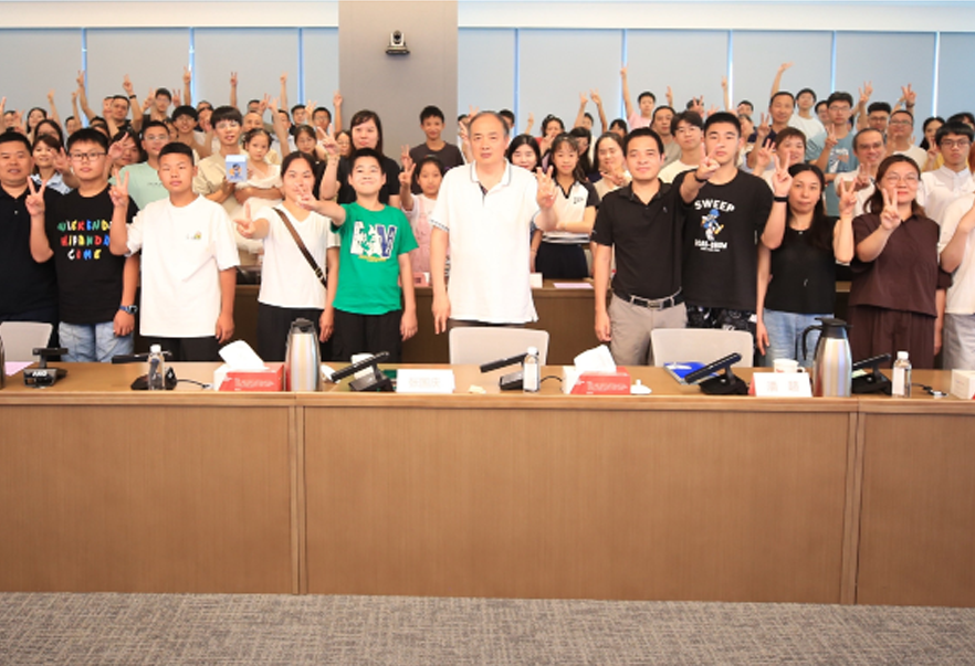 十博体育家庭开放日 —— 一场充满欢笑与感动的“探秘”之旅！